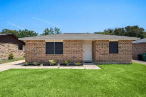 Sandy Private Beach Oasis Close to Kemah Boardwalk & NASA 5 STAR SUPER HOST